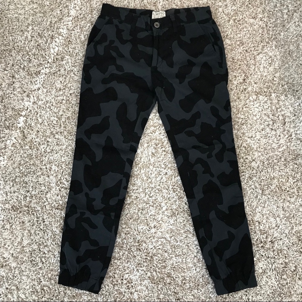 Elwood Joggers in Navy/Camo